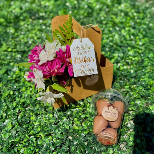 Sweet Blooms – Chocolate covered Strawberry Gift